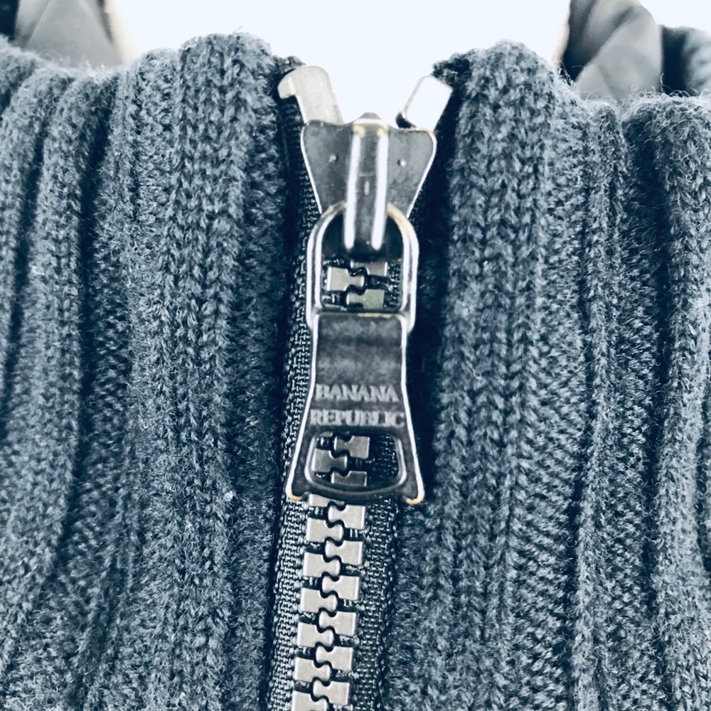 Banana Republic Men’s sweater w/ zip away vest